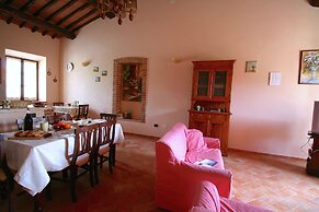 Lovely Farmhouse in Asciano With Swimming Pool