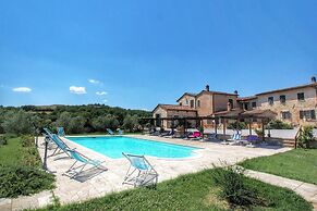 Lovely Farmhouse in Asciano With Swimming Pool