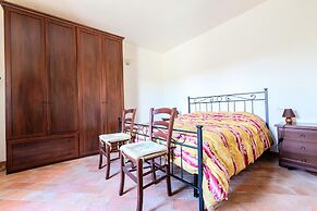 Lovely Farmhouse in Asciano With Swimming Pool