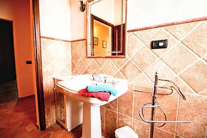 Lovely Farmhouse in Asciano With Swimming Pool