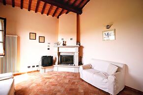 Lovely Farmhouse in Asciano With Swimming Pool