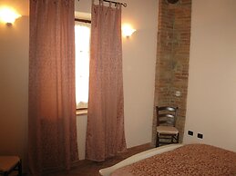 Lovely Farmhouse in Asciano With Swimming Pool