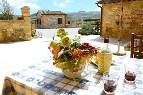 Lovely Farmhouse in Asciano With Swimming Pool