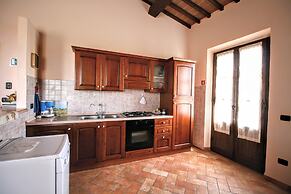 Lovely Farmhouse in Asciano With Swimming Pool