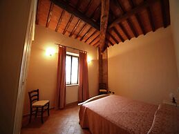 Lovely Farmhouse in Asciano With Swimming Pool