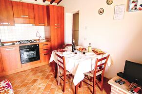 Lovely Farmhouse in Asciano With Swimming Pool