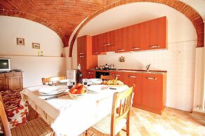 Lovely Farmhouse in Asciano With Swimming Pool