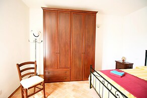 Lovely Farmhouse in Asciano With Swimming Pool