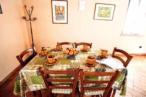 Lovely Farmhouse in Asciano With Swimming Pool