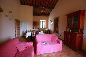 Lovely Farmhouse in Asciano With Swimming Pool