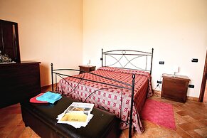 Lovely Farmhouse in Asciano With Swimming Pool