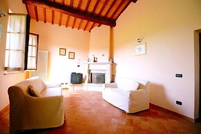 Lovely Farmhouse in Asciano With Swimming Pool