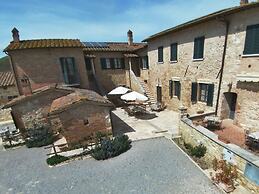Lovely Farmhouse in Asciano With Swimming Pool