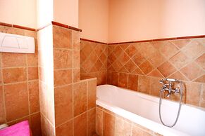 Lovely Farmhouse in Asciano With Swimming Pool