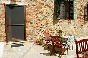 Lovely Farmhouse in Asciano With Swimming Pool