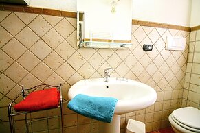 Lovely Farmhouse in Asciano With Swimming Pool