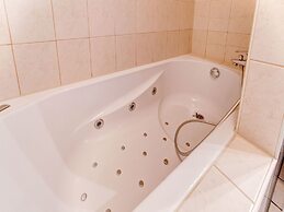 Cosy Apartment in Sint Maartensbrug Near the Beaches