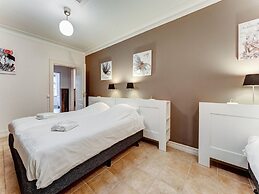 Cosy Apartment in Sint Maartensbrug Near the Beaches