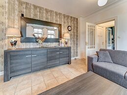 Cosy Apartment in Sint Maartensbrug Near the Beaches