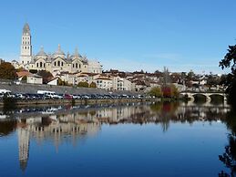 Perigord House With Private Swimming Pool in the Middle of Unspoiled N