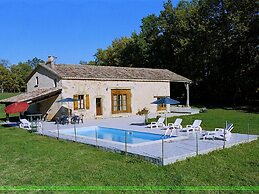 Perigord House With Private Swimming Pool in the Middle of Unspoiled N