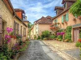 Perigord House With Private Swimming Pool in the Middle of Unspoiled N