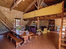 Perigord House With Private Swimming Pool in the Middle of Unspoiled N