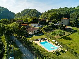 Beautiful Cottage in Dicomano With Swimming Pool