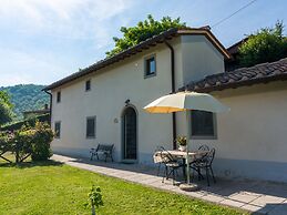 Beautiful Cottage in Dicomano With Swimming Pool