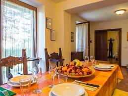 Beautiful Cottage in Dicomano With Swimming Pool