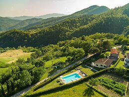 Beautiful Cottage in Dicomano With Swimming Pool