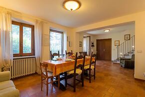 Beautiful Cottage in Dicomano With Swimming Pool