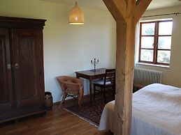 Rustic-style Apartment in Buschenhagen With Garden