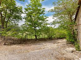 Apartment With Pool Amid Vineyards and Near the Beach