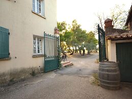 Apartment With Pool Amid Vineyards and Near the Beach