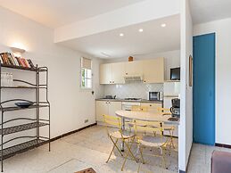 Apartment With Pool Amid Vineyards and Near the Beach