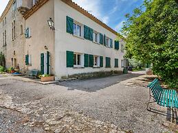Apartment With Pool Amid Vineyards and Near the Beach