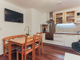 Central Apartment With Balcony, Terrace, Garden, Deckchairs