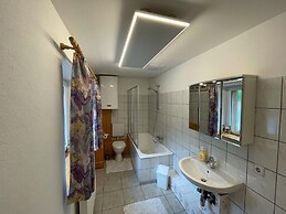 Central Apartment With Balcony, Terrace, Garden, Deckchairs