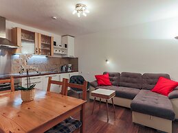 Central Apartment With Balcony, Terrace, Garden, Deckchairs