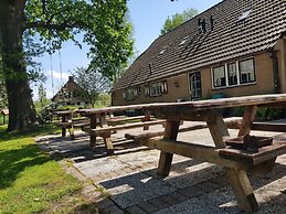 Attractive Farmhouse in Giethoorn With Garden