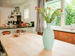 Lovely Holiday Home in Kaatsheuvel With Bubble Bath