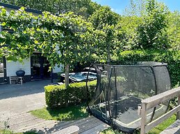 Lovely Holiday Home in Kaatsheuvel With Bubble Bath