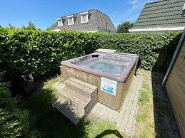 Lovely Holiday Home in Kaatsheuvel With Bubble Bath