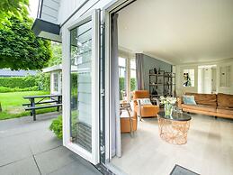 Lovely Holiday Home in Kaatsheuvel With Bubble Bath