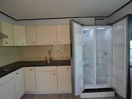 Lovely Holiday Home in Kaatsheuvel With Bubble Bath