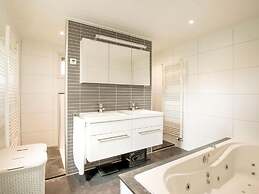 Lovely Holiday Home in Kaatsheuvel With Bubble Bath