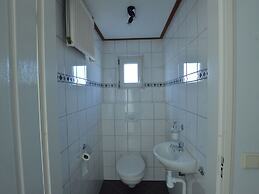 Lovely Holiday Home in Kaatsheuvel With Bubble Bath