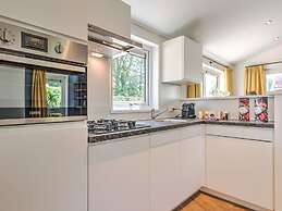 Lovely Holiday Home in Kaatsheuvel With Bubble Bath