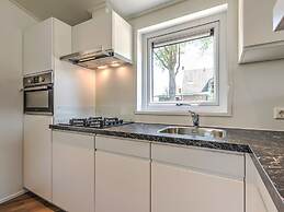 Lovely Holiday Home in Kaatsheuvel With Bubble Bath